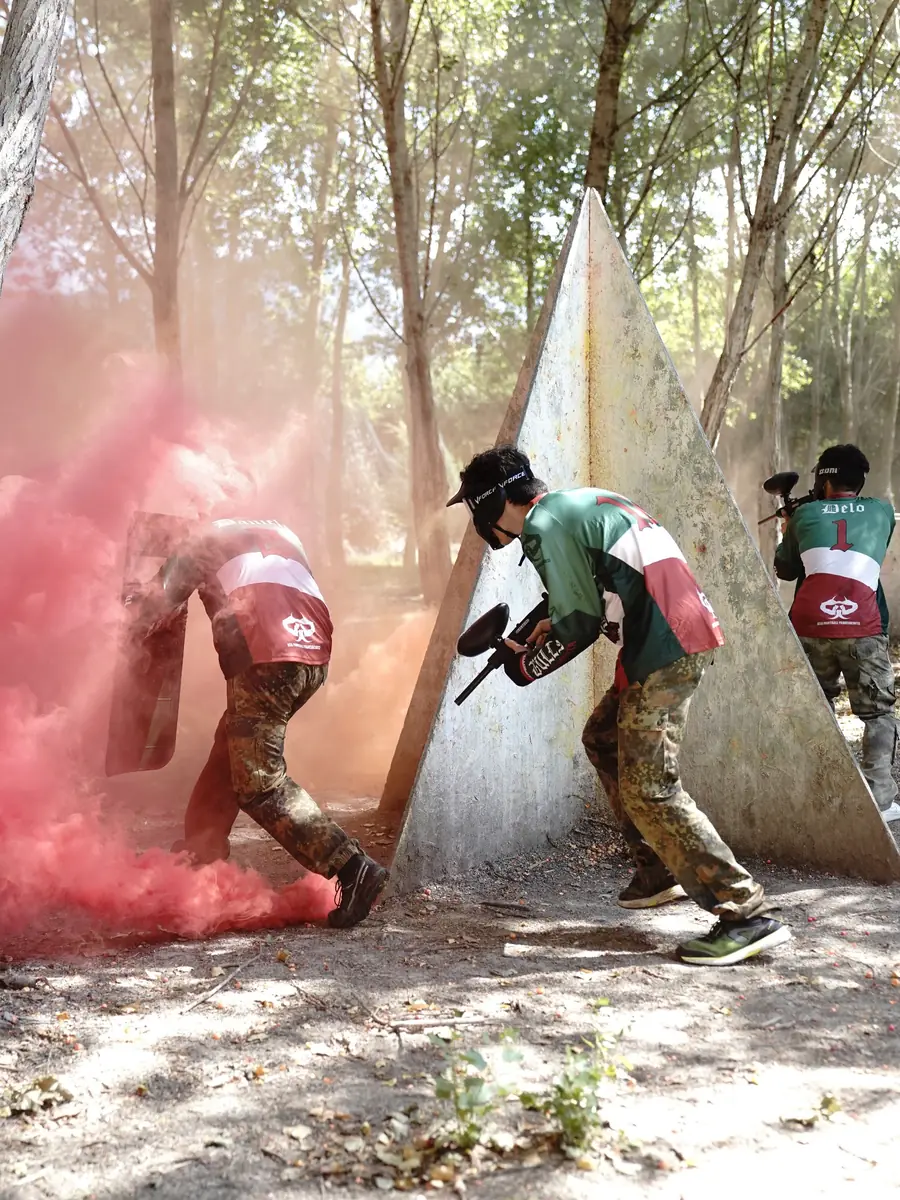 The Bulls Franciacorta attacking behind a smoke grenade